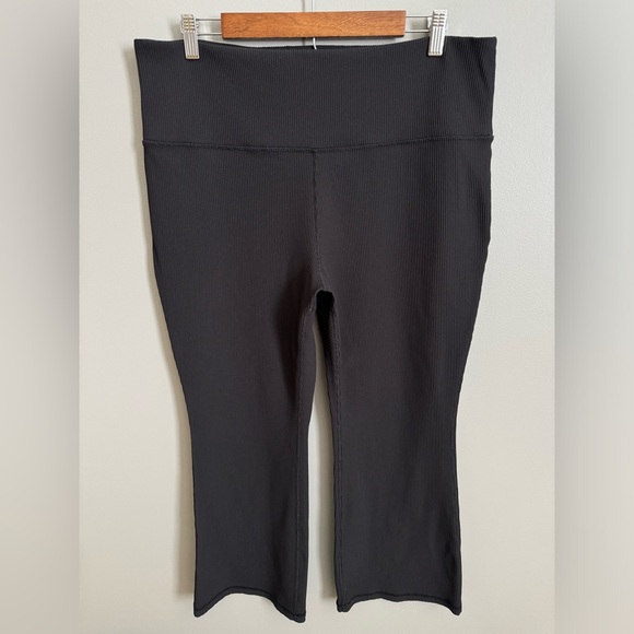 Athleta Pants - Athleta Elation Rib Crop Flare Pantalon 3/4 Evase Cotele Elation XXL